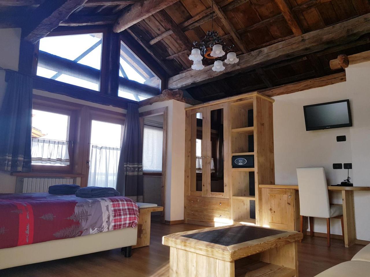 La Grolla Rooms&Apartments Livigno Esterno foto
