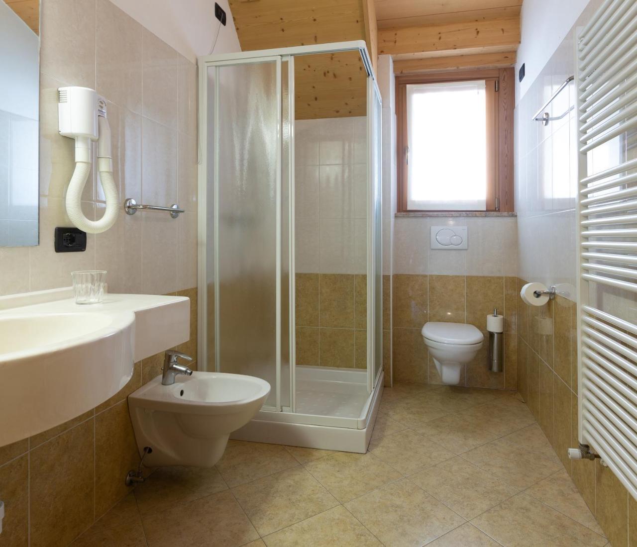La Grolla Rooms&Apartments Livigno Esterno foto