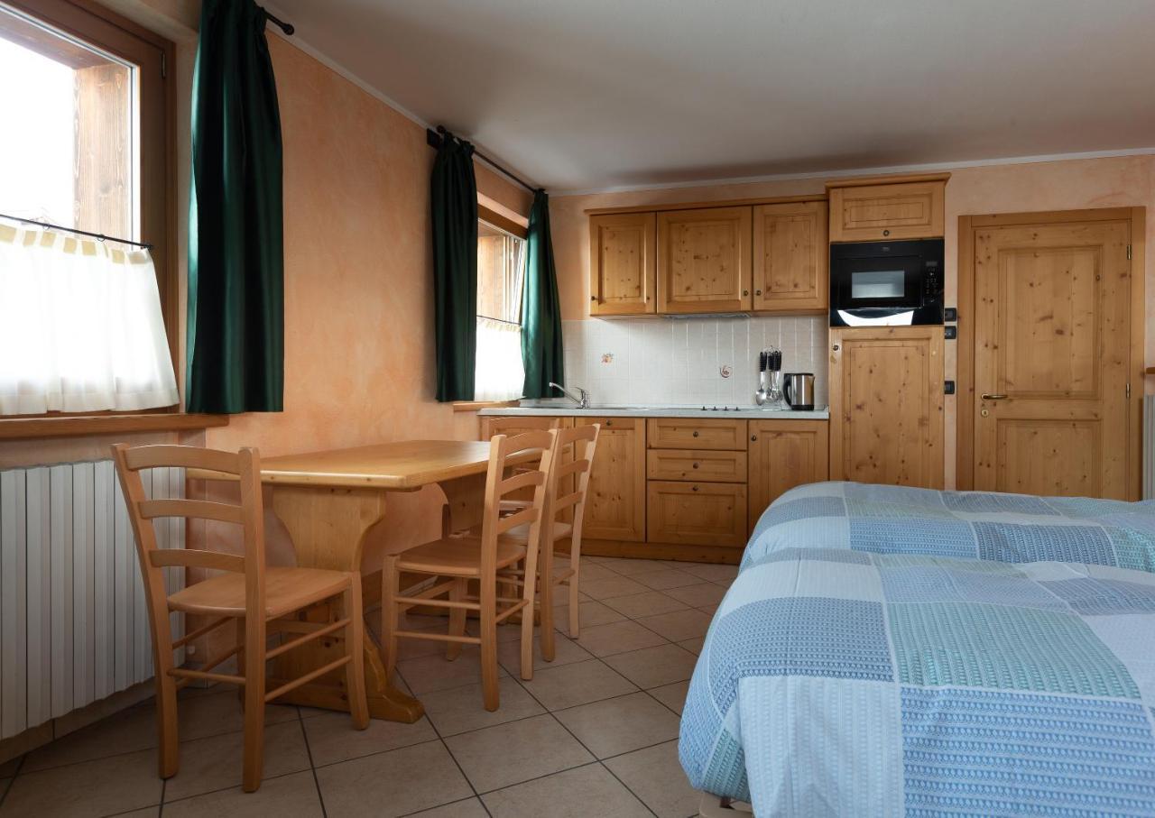 La Grolla Rooms&Apartments Livigno Esterno foto