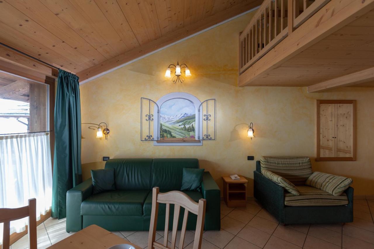 La Grolla Rooms&Apartments Livigno Esterno foto
