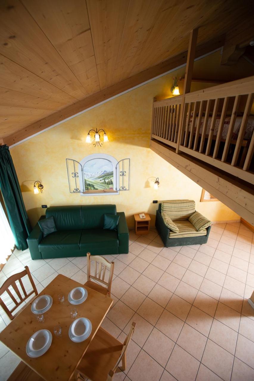 La Grolla Rooms&Apartments Livigno Esterno foto