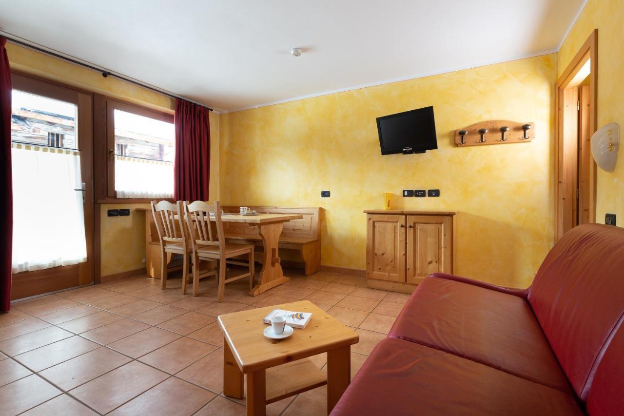 La Grolla Rooms&Apartments Livigno Esterno foto