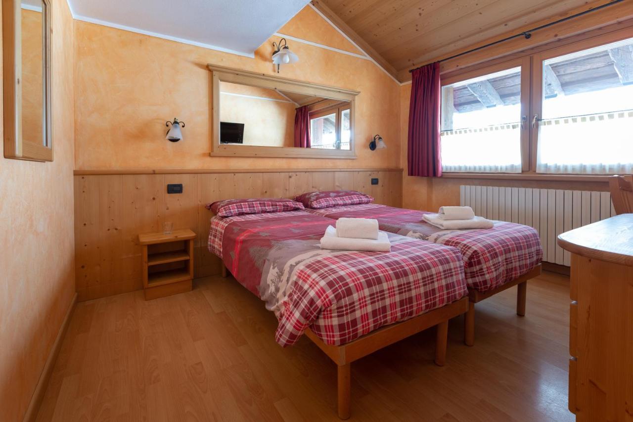 La Grolla Rooms&Apartments Livigno Esterno foto