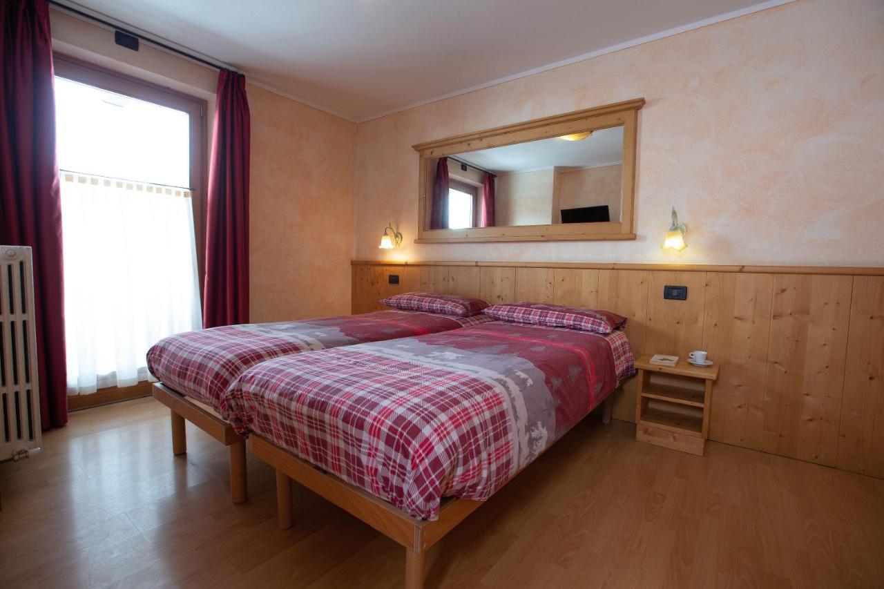 La Grolla Rooms&Apartments Livigno Esterno foto