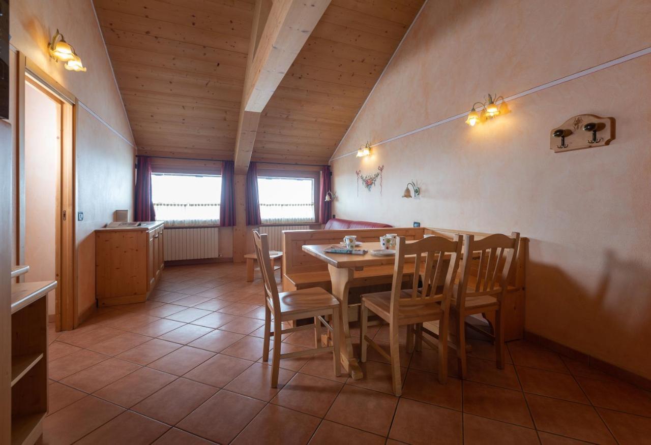 La Grolla Rooms&Apartments Livigno Esterno foto