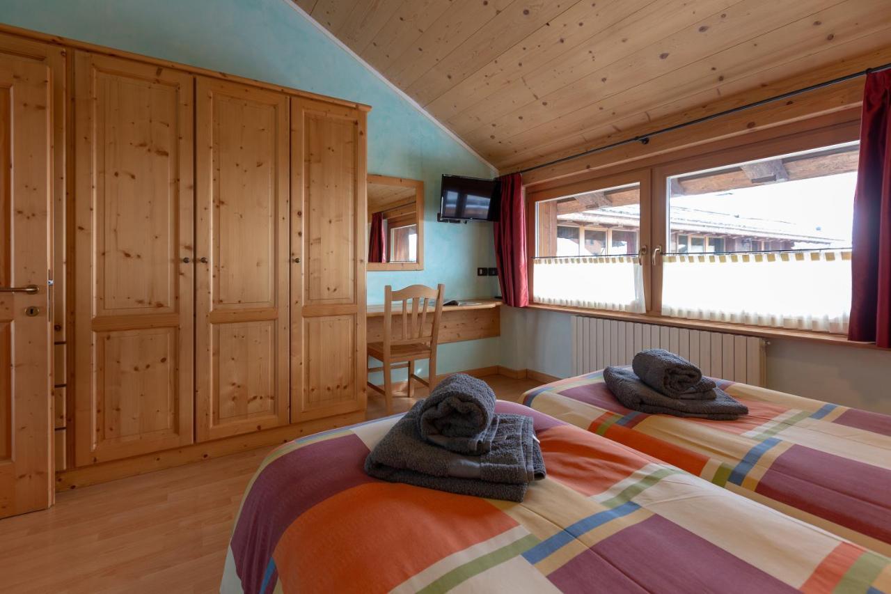La Grolla Rooms&Apartments Livigno Esterno foto