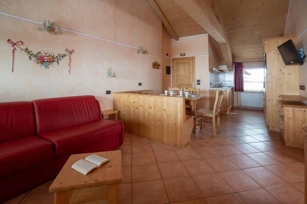 La Grolla Rooms&Apartments Livigno Esterno foto
