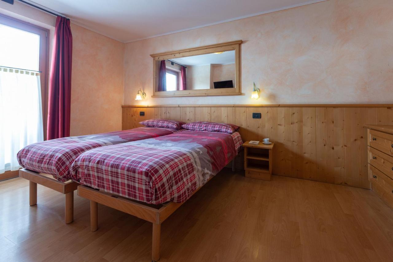 La Grolla Rooms&Apartments Livigno Esterno foto