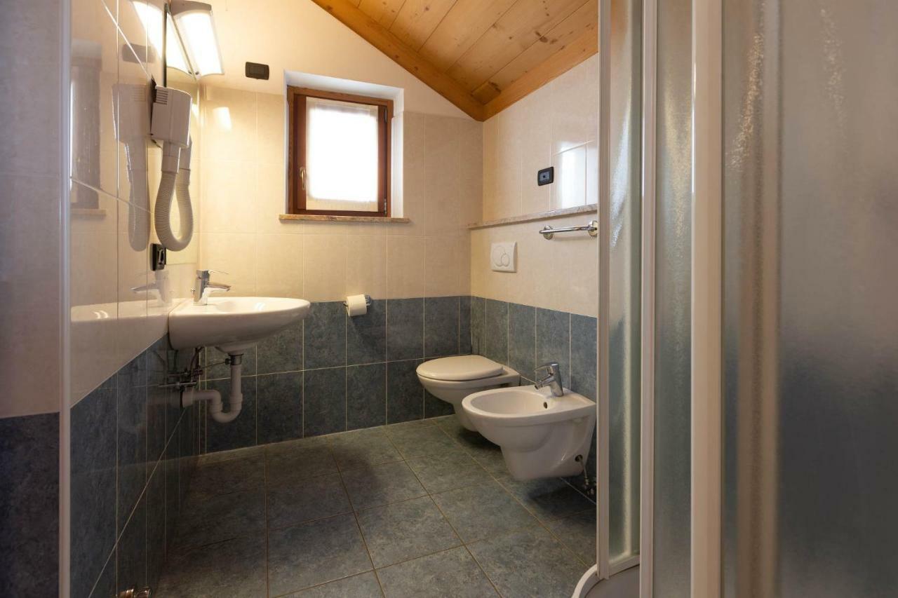 La Grolla Rooms&Apartments Livigno Esterno foto