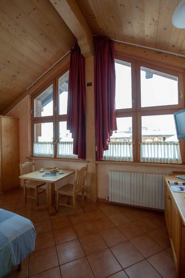 La Grolla Rooms&Apartments Livigno Esterno foto