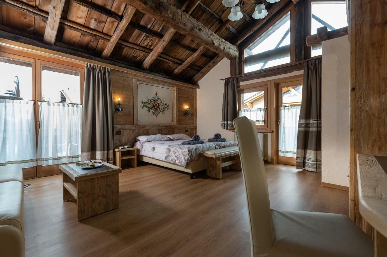 La Grolla Rooms&Apartments Livigno Esterno foto
