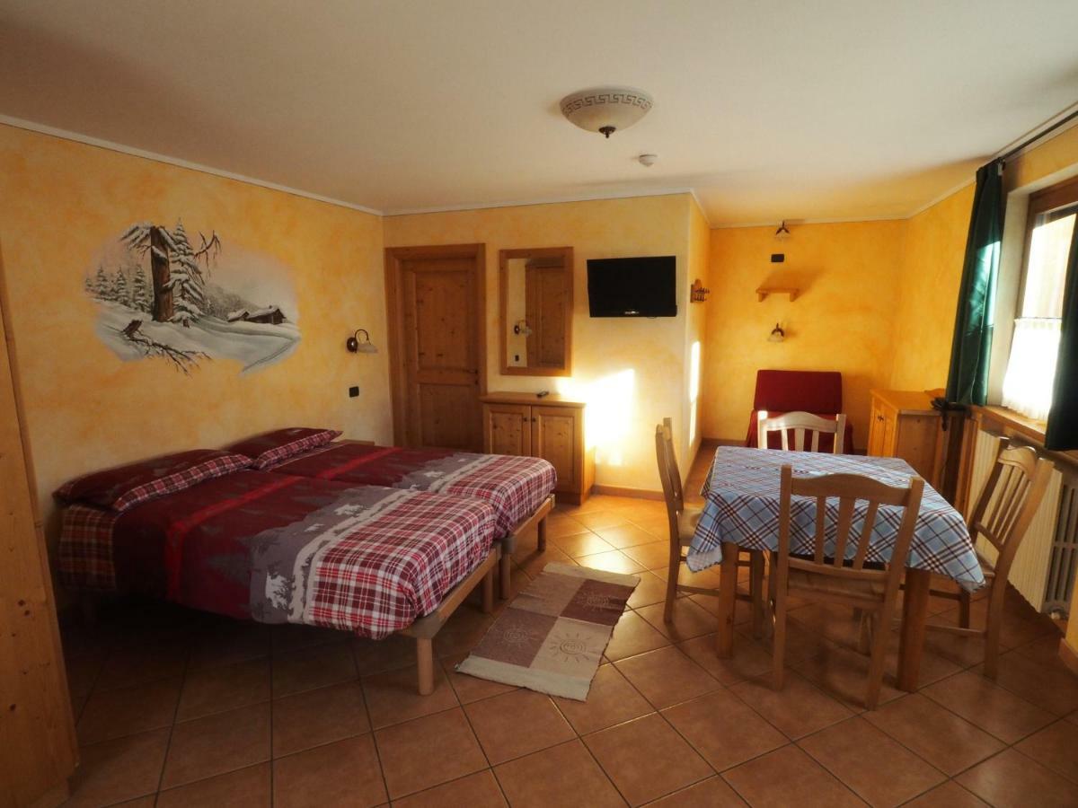 La Grolla Rooms&Apartments Livigno Esterno foto